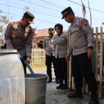 Polresta Gorontalo Kota Salurkan Air Bersih