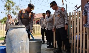 Polresta Gorontalo Kota Salurkan Air Bersih